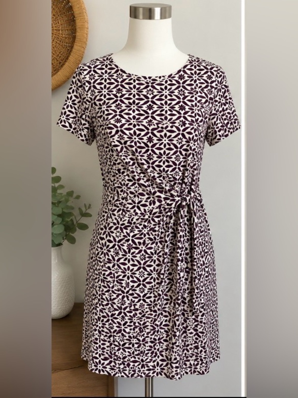 Diane von Furstenberg Size 4 Purple White Geometric Print Side Tie Dress